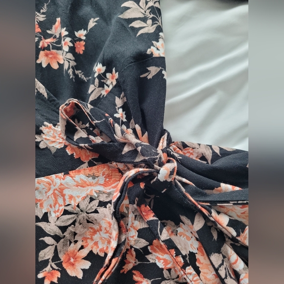 Wrap dress, size medium - Picture 8 of 12